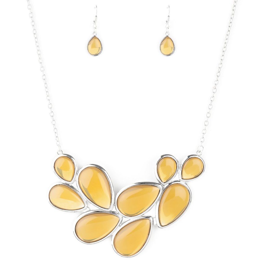 💥3/$15💥 Iridescently Irresistible Yellow Necklace